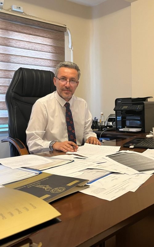 Av. Hacı Mehmet Başbuğ, İzmir'deki hukuk bürosunda